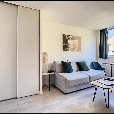 Studio contemporain avec piscine proche de la mer Cannes Esterno foto
