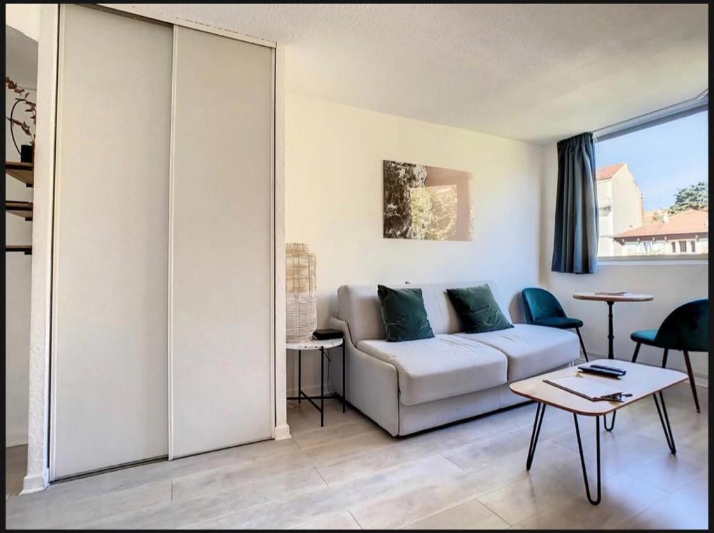 Studio contemporain avec piscine proche de la mer Cannes Esterno foto