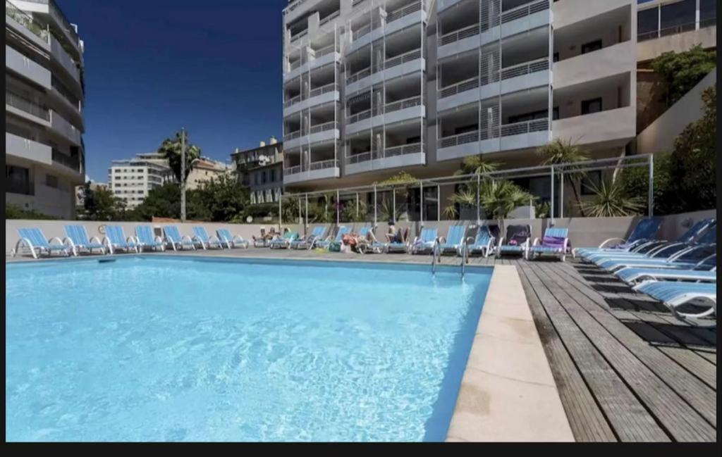 Studio contemporain avec piscine proche de la mer Cannes Esterno foto
